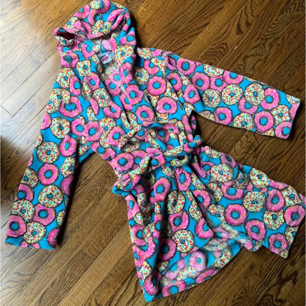 Made with Love and Kisses girls Donut fuzzy short hooded robe size 12-14.
